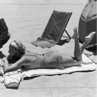 Aktorka Grace Moore opalająca się na plaży w Kaliforni (fot. )