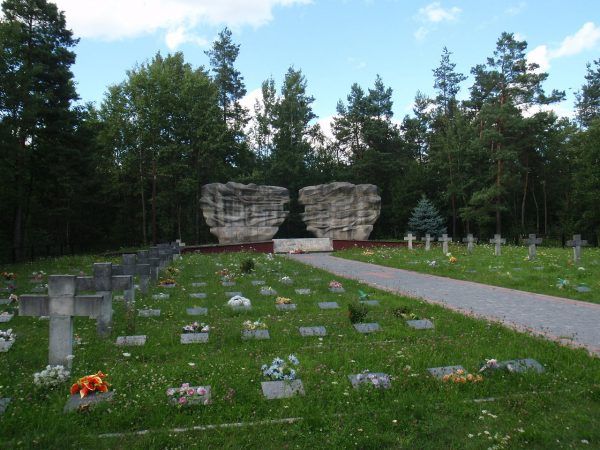 Cmentarz, na którym spoczywają ofiary pacyfikacji wsi Skłoby.