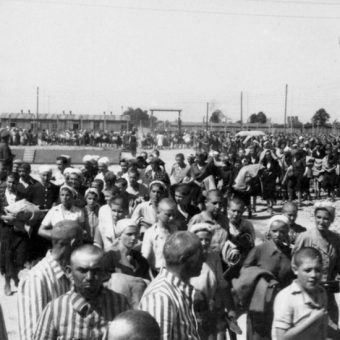 Niejeden więzień obozu myślał o ucieczce. Tym trudniej było podjąć decyzję, że na represje narażano nie tylko siebie... Niejeden więzień obozu myślał o ucieczce. Tym trudniej było podjąć decyzję, że na represje narażał nie tylko siebie...