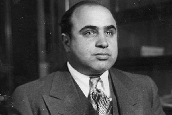 Al Capone zapisał się w historii jako znany mafioso na całym świecie. Al Capone zapisał się w historii jako znany mafioso na całym świecie.