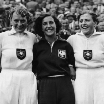 W 1936 roku w Berlinie Kwaśniewska nie tylko wygrała brązowy medal, ale i została okrzyknięta miss olimpiady. W 1936 roku w Berlinie Kwaśniewska nie tylko wygrała brązowy medal, ale i została okrzyknięta miss olimpiady.