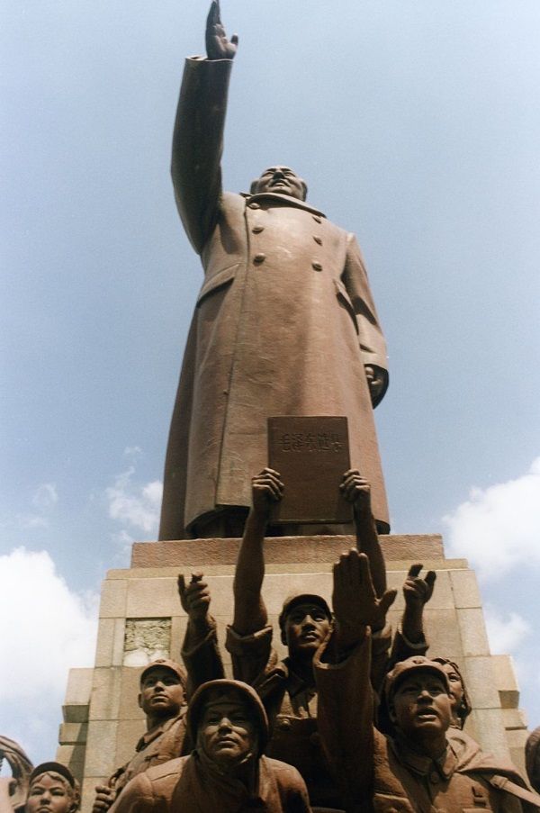 Posąg Mao Zedonga w Chinach (fot. Whoisgalt, lic. CCA SA 3.0)