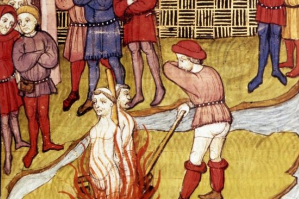 Według legendy, gdy wielkiego mistrza zakonu Jakuba de Molaya prowadzono 18 marca 1314 roku na stos, rzucił on przekleństwo na swoich prześladowców. Klątwa miała prześladować Francję przez stulecia.