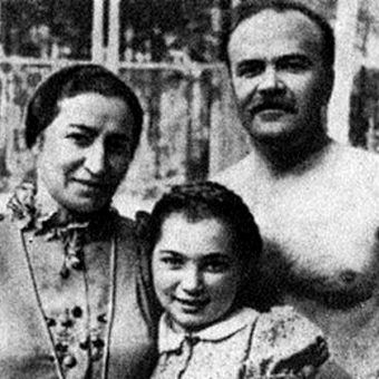 Polina Żemczużyna, Wiaczesław Mołotow i ich córka Swietłana.