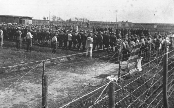 Polscy legioniści internowani w obozie w Szczypiornie