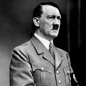 Hitler był przekonany, że jego zarost będzie ostatnim krzykiem mody. I miał rację. Hitler był przekonany, że jego zarost będzie ostatnim krzykiem mody. I miał rację.