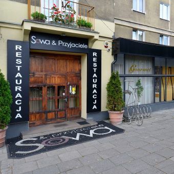 Warszawska restauracja Sowa & Przyjaciele przy ul. Gagarina 2 (róg Czerniakowskiej) – jedno z miejsc, w których nagrywano polityków (fot. Adrian Grycuk, lic. CC BY-SA 3.0 pl)