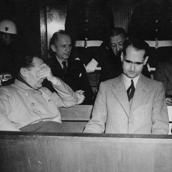 Po wojnie część najważniejszych nazistów stanęła przed trybunałem w Norymberdze. Niektórzy jednak uciekli przed wymiarem sprawiedliwości.