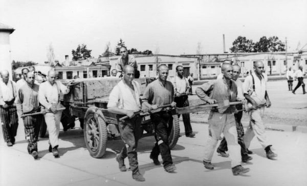 Dachau - pierwszy hitlerowski obóz koncentracyjny. Dachau - pierwszy hitlerowski obóz koncentracyjny.