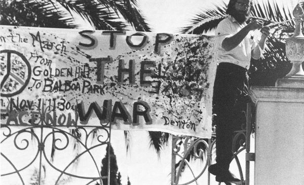 Protesty w USA przeciwko wojnie przybierały na sile - administracja nie mogła eskalować konfliktu w nieskończoność.
