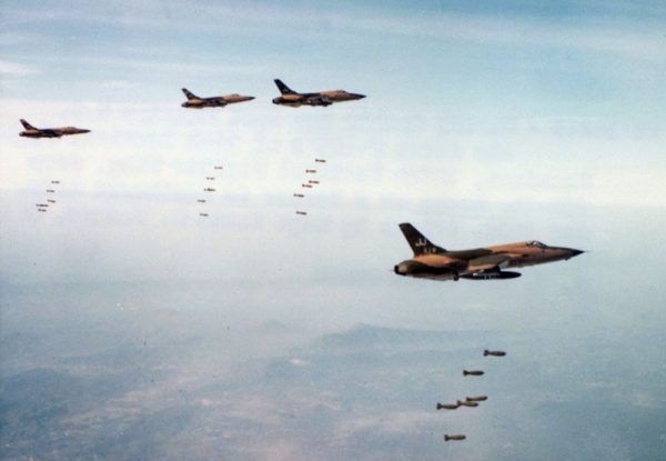Na Wietnam zrzucono około 1,6 miliona ton bomb. Na Wietnam zrzucono około 1,6 miliona ton bomb.