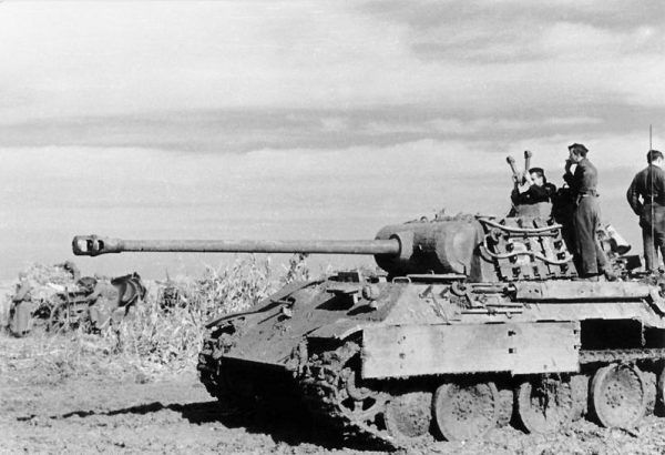 Jednym z najlepszych niemieckich czołgów z okresu II wojny światowej była Pantera. Zdjęcie z frontu wschodniego.