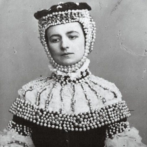Helena Modrzejewska jako Barbara Radziwiłłówna w 1865 roku (fot. domena publiczna)