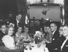 Uczestnicy balu filmu polskiego z 1939 roku (fot. domena publiczna)