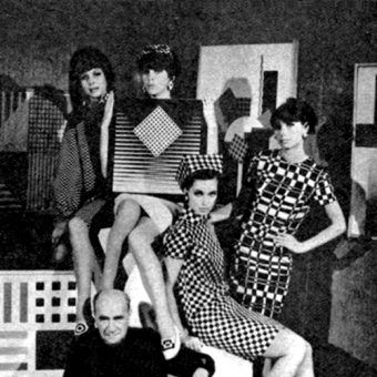 Modelki w sukienkach op-art 1966 r. (fot. domena publiczna)
