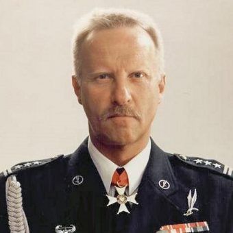 Sławomir Petelicki forsował koncepcję stworzenia jednostki komandosów mimo sprzeciwów w gronie generalicji. Sławomir Petelicki forsował koncepcję stworzenia jednostki komandosów mimo sprzeciwów w gronie generalicji.