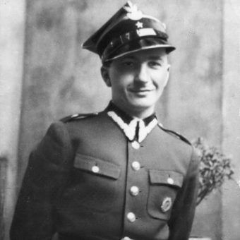Stanisław Jankowski, w mundurze podporucznika rezerwy artylerii. Maj 1939 roku. Stanisław Jankowski, w mundurze podporucznika rezerwy artylerii. Maj 1939 roku.