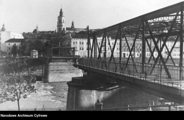 Zniszczony most na Sanie