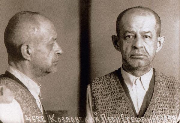 Zdjęcie Kozłowskiego wykonane w 1939 w więzieniu śledczym NKWD we Lwowie