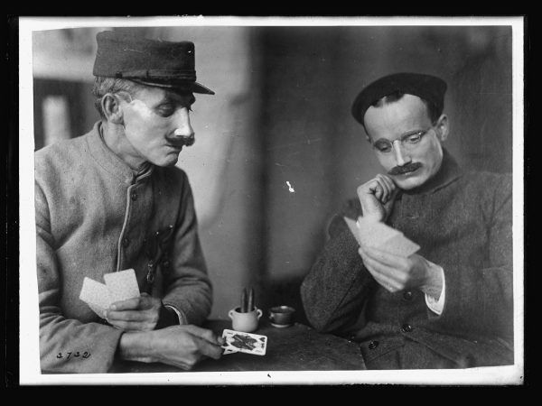 Caudron Cavallier grający w karty