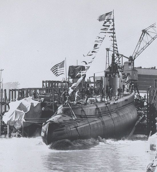 Wodowanie „Wahoo” 14 lutego 1942 roku w Mare Island Naval Shipyard.