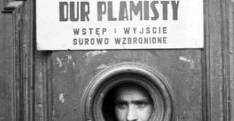 Kwarantanna w getcie warszawskim. Niemieckie zdjęcie propagandowe, maj 1941 r.