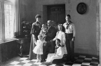 Aleksander II z kochanką Katarzyną, synem Jerzym i córką Olgą