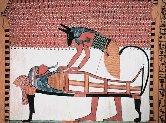 Według wierzeń pierwszej mumifikacji dokonał bóg Anubis na ciele zmarłego Ozyrysa