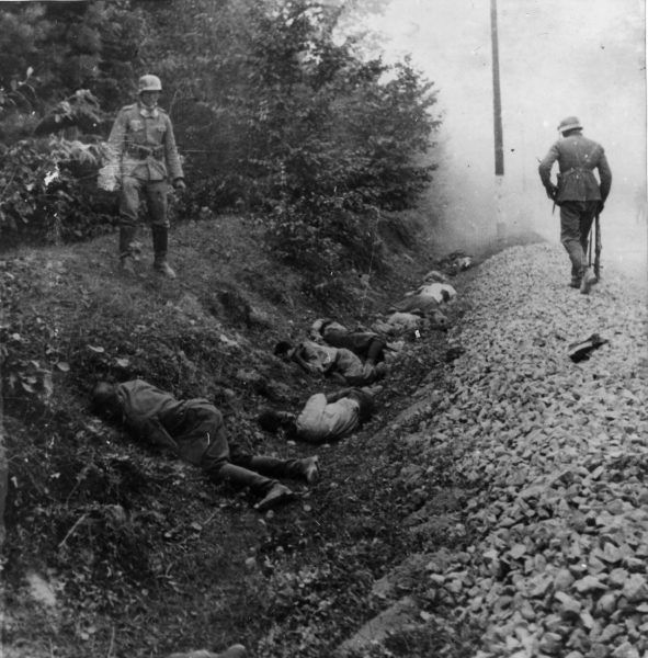 Egzekucja około 300 polskich jeńców wojennych przez żołnierzy niemieckiego 15 stego pułku zmotoryzowanego; Ciepielów, 9 IX 1939