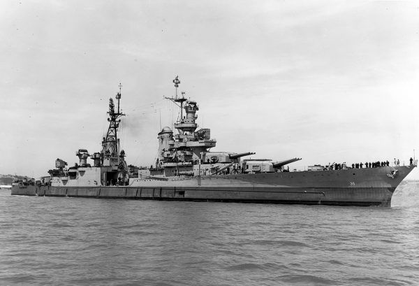 USS Indianapolis wracał ze swojej ściśle tajnej misji – na jego pokładzie przetransportowano kluczowe elementy bomby atomowej Little Boy,