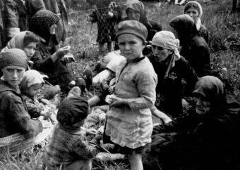 Wśród ofiar Holocaustu znalazła się jej najlepsza przyjaciółka, Janny Koord, chłopiec, który kiedyś podarował jej kwiaty i chciał zostać jej pierwszą sympatią, Herman de Levie, a także Anne i Margot Frank.