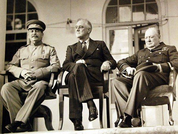 Kwestię przebiegu polskich granic po zakończeniu drugiego globalnego konfliktu jeszcze w Teheranie poruszył Winston Churchill.