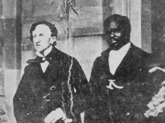 James Barry (na zdj. z czarnoskórym służącym) przez ponad 50 lat ukrywał swoją prawdziwą płeć.