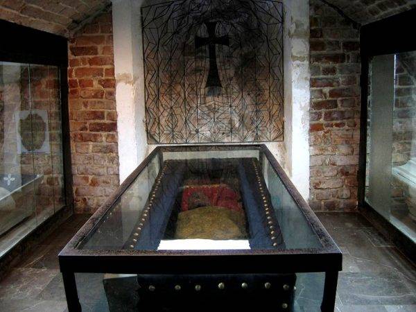 Krypta grobowa kaplicy Oleśnickich – to tu mają się znajdować domniemane zwłoki księcia Jeremiego Wiśniowieckiego