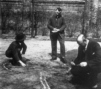 Znany jako francuski Sherlock Holmes, Locard był pierwszym naukowcem, który w 1910 roku stworzył laboratorium kryminalistyczne i oddał je do użytku organom ścigania w Lyon. Od tego momentu nie było już „zbrodni idealnych”...