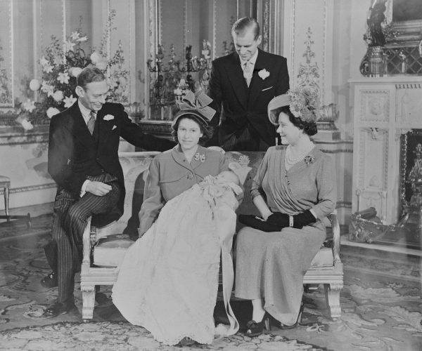 Książę Filip z Elżbietą i synem, księciem Karolem.