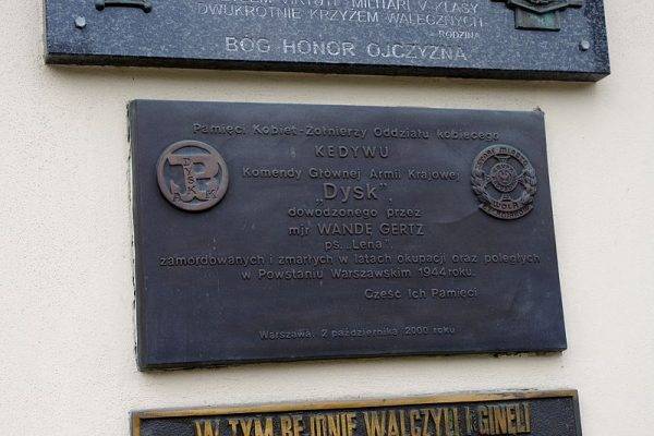 Tablice upamiętniająca major Wandę Gertz i żołnierzy Oddziału Dysk na ścianie Kościoła Jana Bożego przy ul. Bonifraterskiej 12 w Warszawie