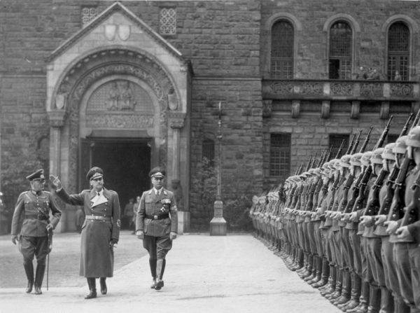 Poznaniacy zachowywali się tak „cywilizowanie”, że Niemcy uznali za niezbędne organizowanie regularnych przemarszów wojsk, aby mieszkańcy nie zapomnieli, że są pod okupacją.