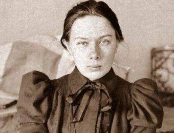 Nadieżda Krupska, od 1898 roku wierna towarzyszka Lenina, jako pierwsza dostąpiła tej zaszczytnej funkcji.