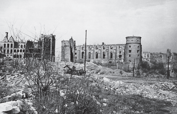 Zamek w Królewcu został zniszczony w trakcie nalotów pod koniec II wojny światowej. Czy znajdowała się w nim wówczas Bursztynowa Komnata?