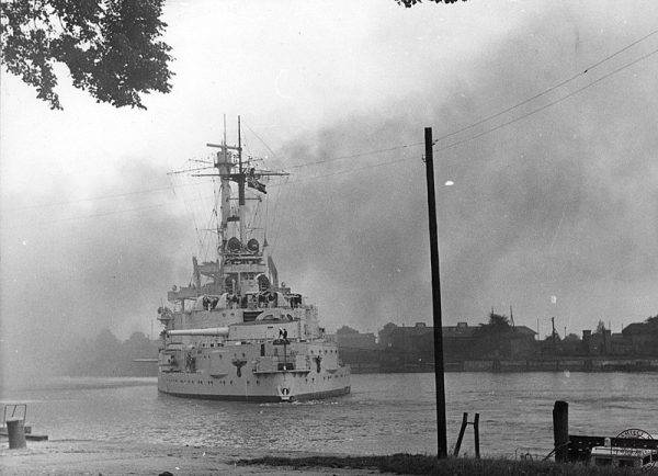ORP Orzeł dostał rozkaz ataku na pancernik Schleswig-Holstein. Miał podpłynąć pod gdański port i zaatakować nieprzyjaciela torpedami, gdy tylko wyjdzie w morze.