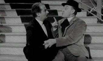 Louis de Funès i Totò w scenie z filmu Toto w Madrycie