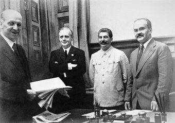 Przed przyjazdem do Moskwy von Ribbentropa, byli tam już Francuzi i Brytyjczycy. Mieli prowadzić rozmowy z Rosjanami. W jakim celu?