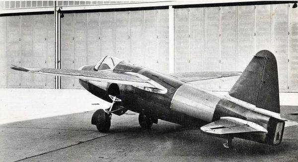 Pierwszy samolot odrzutowy – Heinkel He-178 – zaprezentowany został jeszcze przed wojną, w lipcu 1939 roku