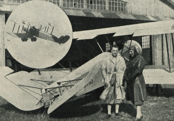Rudlicki (z lewej) był bardzo zdolnym konstruktorem – autorem pierwszego w Polsce wciąganego podwozia samolotu oraz tzw. usterzenia motylkowego