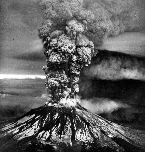 W 1980 roku spektakularnie wybuchł Mount St. Helens.