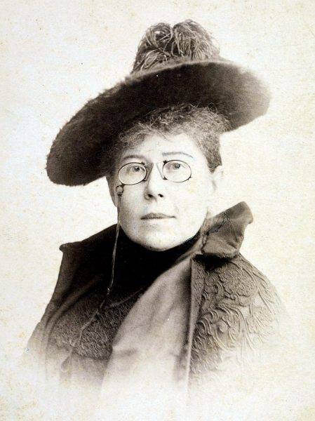 wraz z Marią Konopnicką i Elizą Orzeszkową doprowadziła do zorganizowania I Zjazdu Kobiet Polskich w 1907 r.