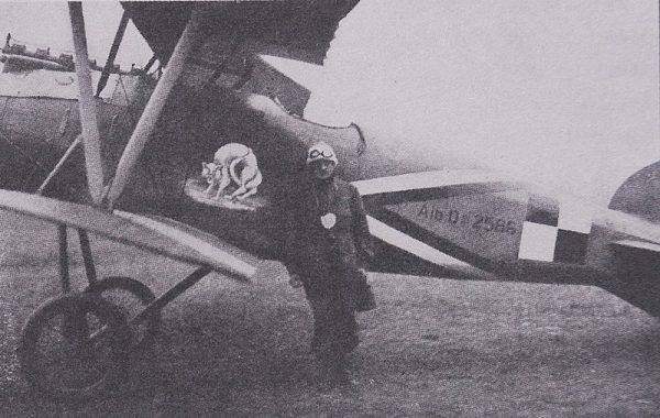 Adam Haber-Włyński latał początkowo w towarzystwie zabieranego do kabiny kota.