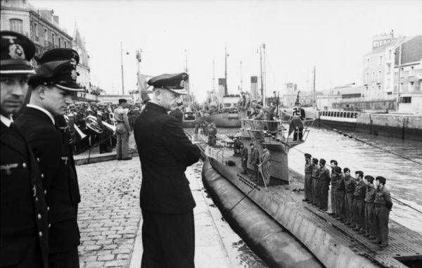 Dowodzący U-Bootwaffe admirał Karl Dönitz
