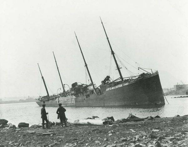 Wśród ofiar znalazło się kilku członków załogi Imo, który został wyrzucony na brzeg zatoki portowej na skutek fali tsunami wywołanej eksplozją.